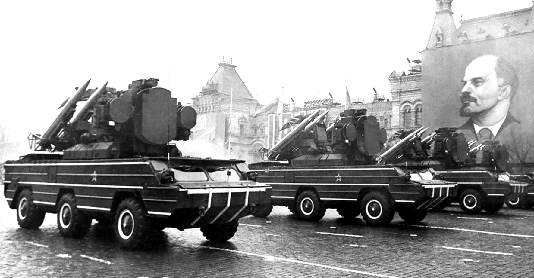 В честь Победы: 75 лет развития автобронетехники СССР и России в парадах на Красной площади