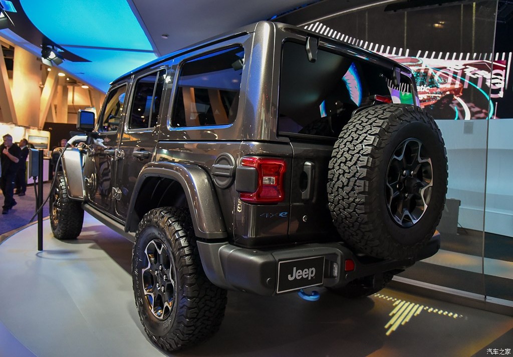 Jeep Wrangler 4xe: рамного классика подключили к розетке