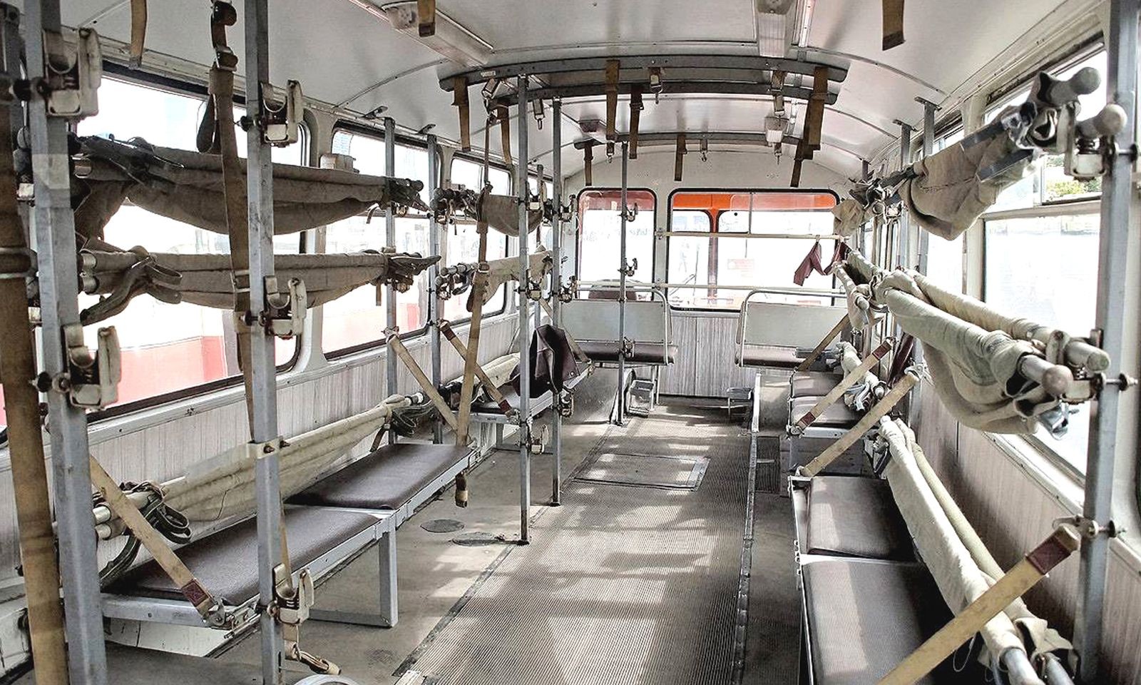 Автобусы, в которых не нужны билеты: редкие пассажирские и санитарные машины армии СССР