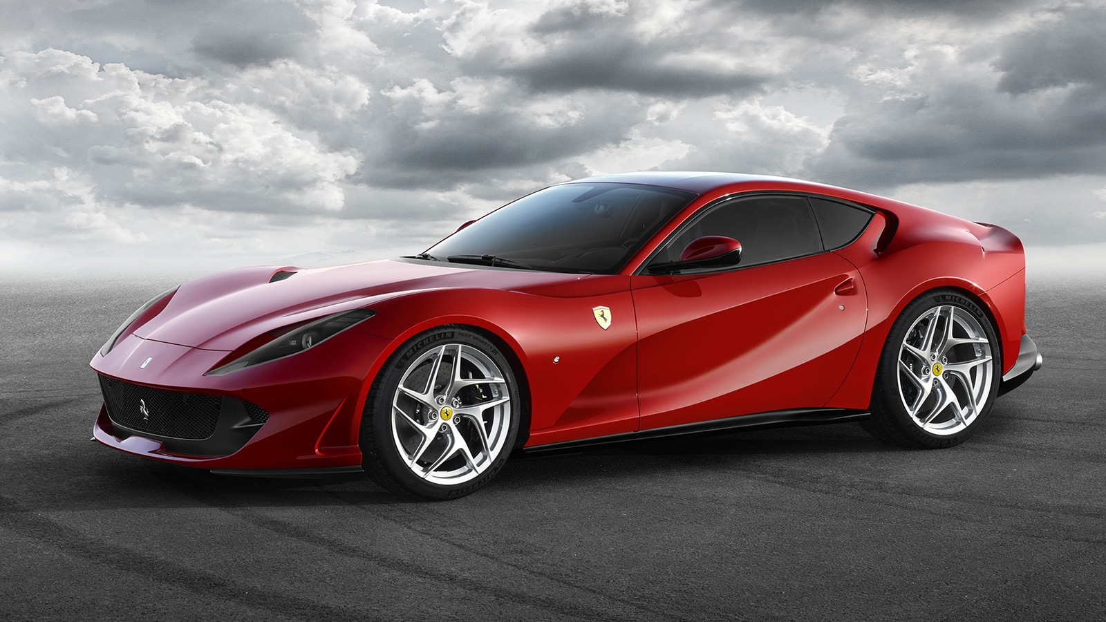 На фото: Ferrari 812 Superfast