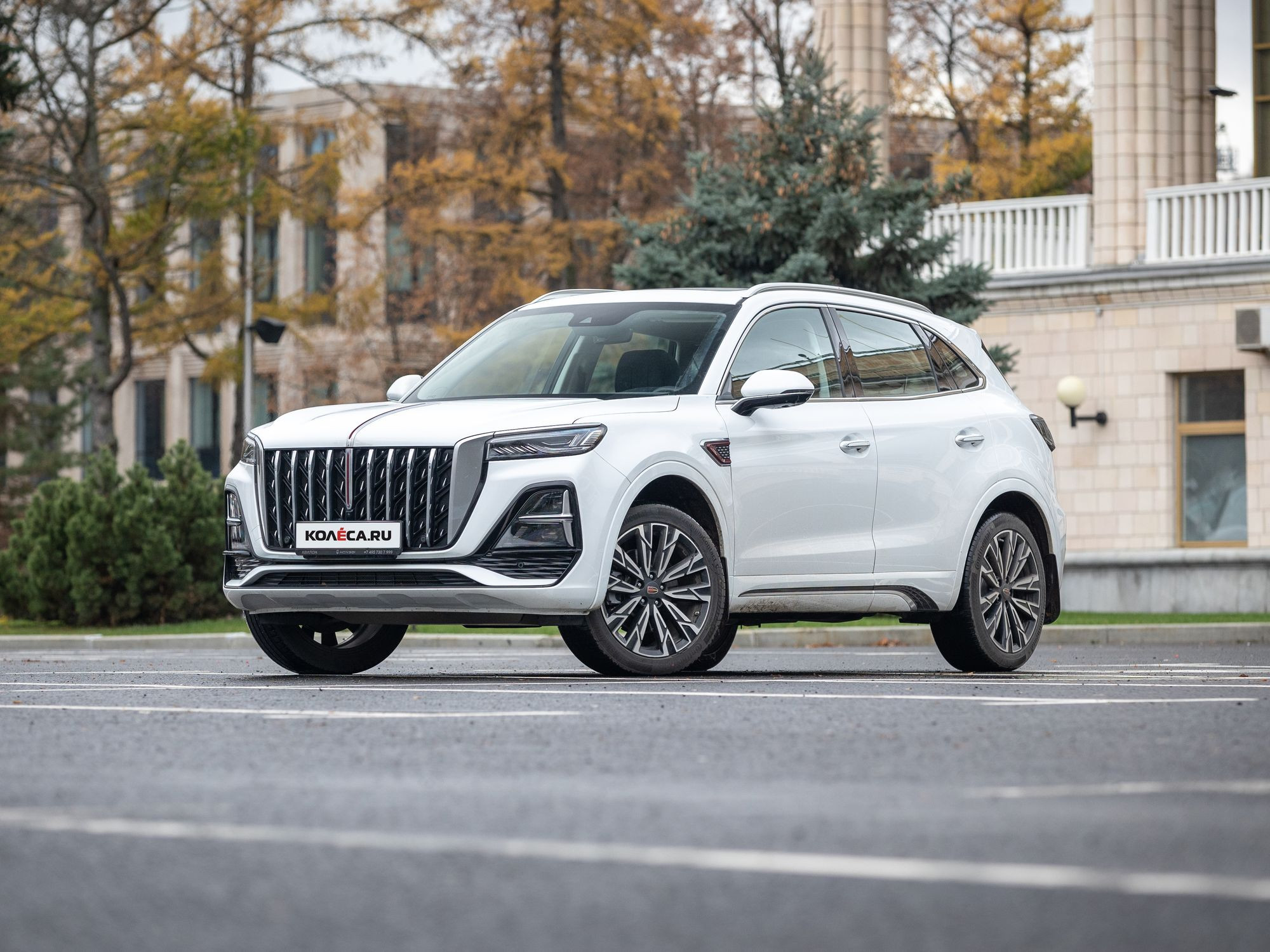 Больше не компромисс: необычный тест-драйв Hongqi HS5