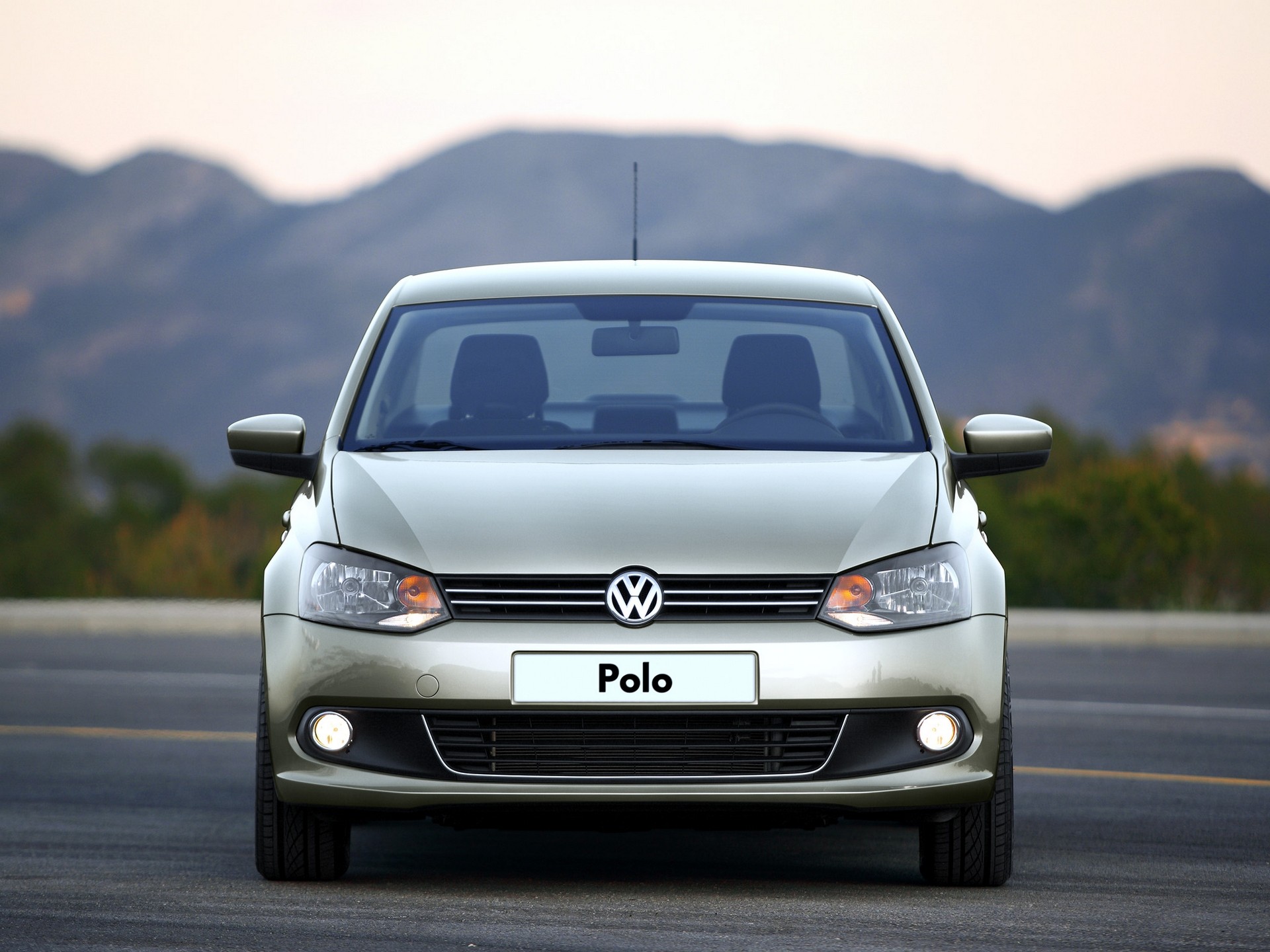 Сравнение Volkswagen Polo с конкурентами