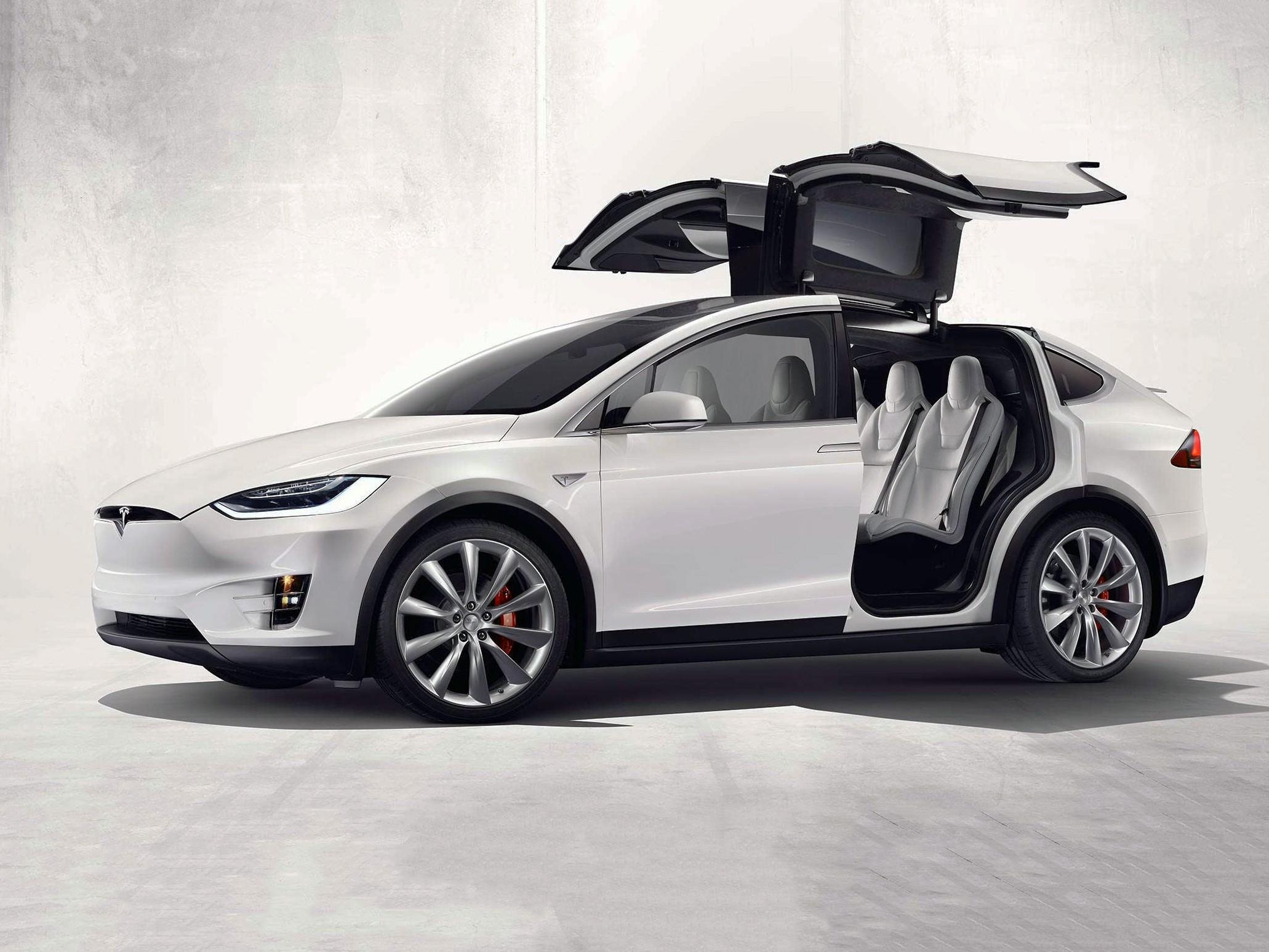 Tesla представила свой первый кроссовер Model X с акцентом на безопасность  - КОЛЕСА.ру – автомобильный журнал