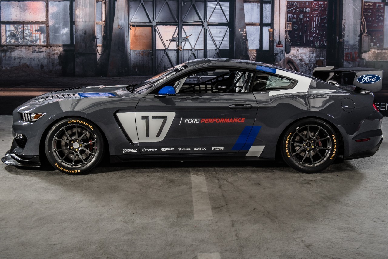 Mustang-GT350R-C4-Ford-Performance-1