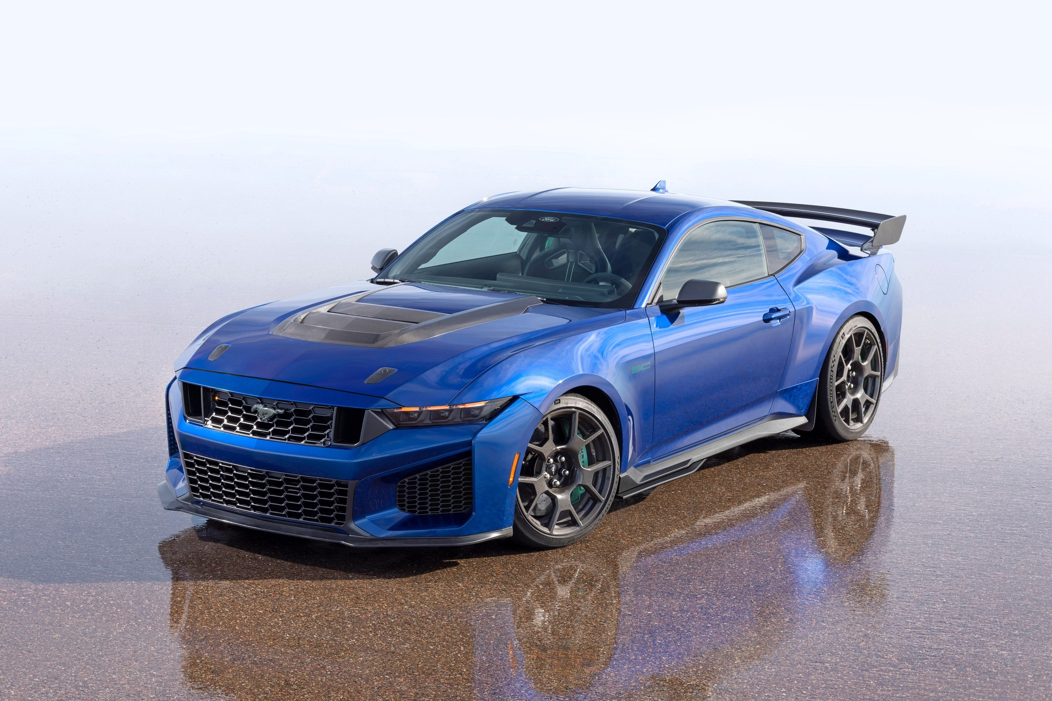 Ford Mustang Dark Horse SC готов к выходу на рынок: объявлены мощность и цена