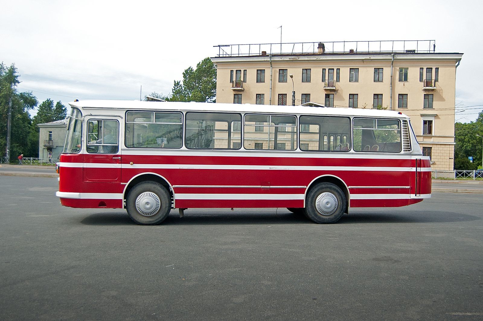 Хороший ты парень, Наташка: тест-драйв автобуса ЛАЗ 695Н