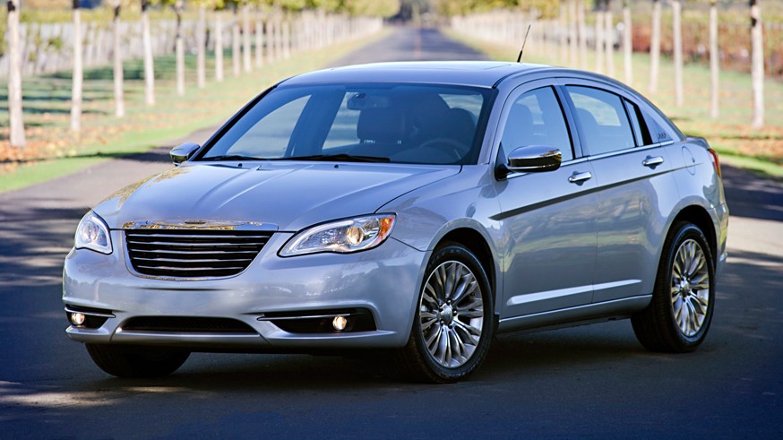 На фото: Chrysler 200
