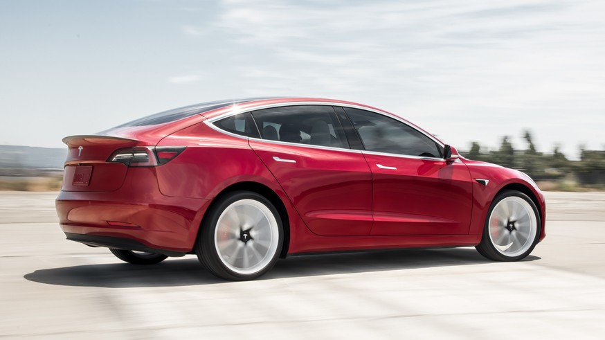 На фото: Tesla Model 3