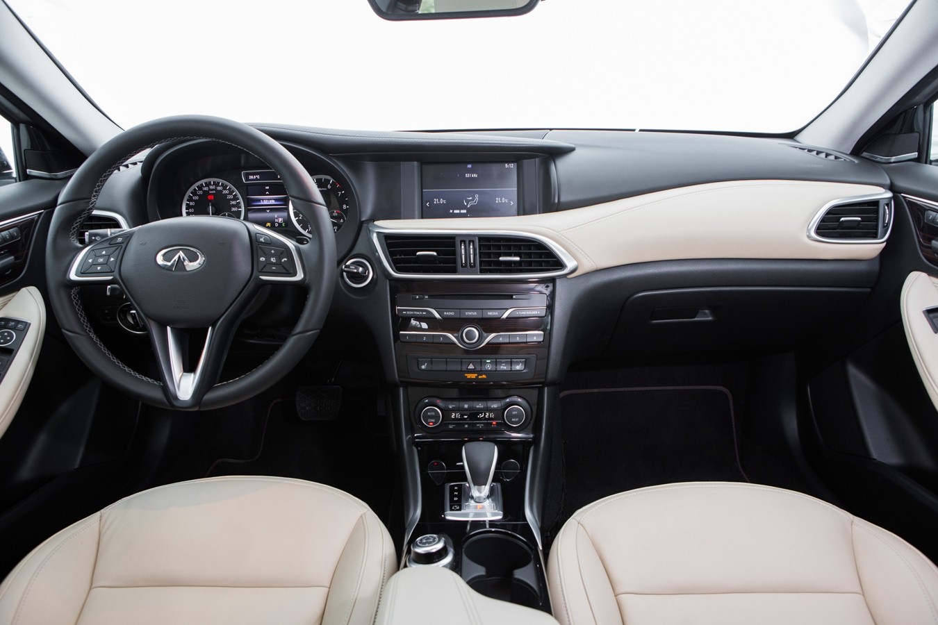 На фото: интерьер Infiniti QX30