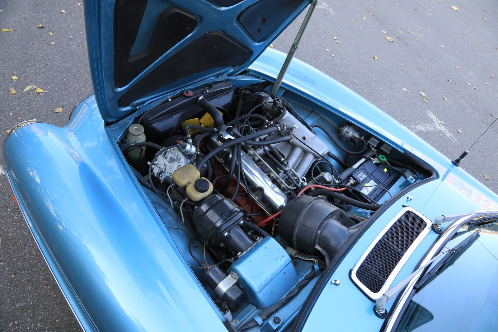 Две двери, кузов универсал и впрыск из 60-х: опыт владения Volvo P1800 Shooting Brake