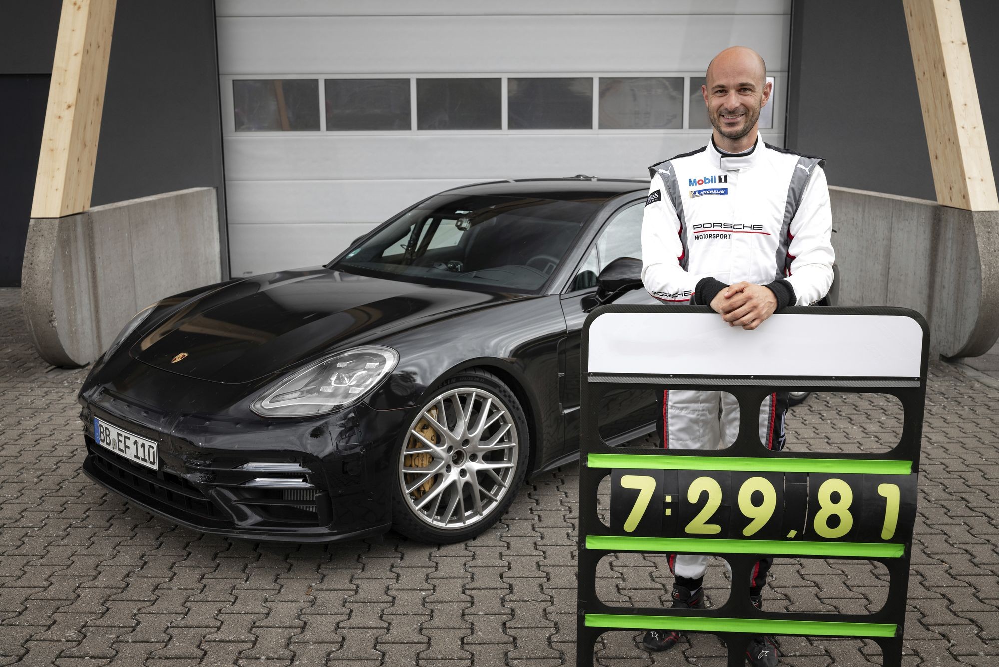 Обновлённая Porsche Panamera побила рекорд Мерседеса на Нюрбургринге