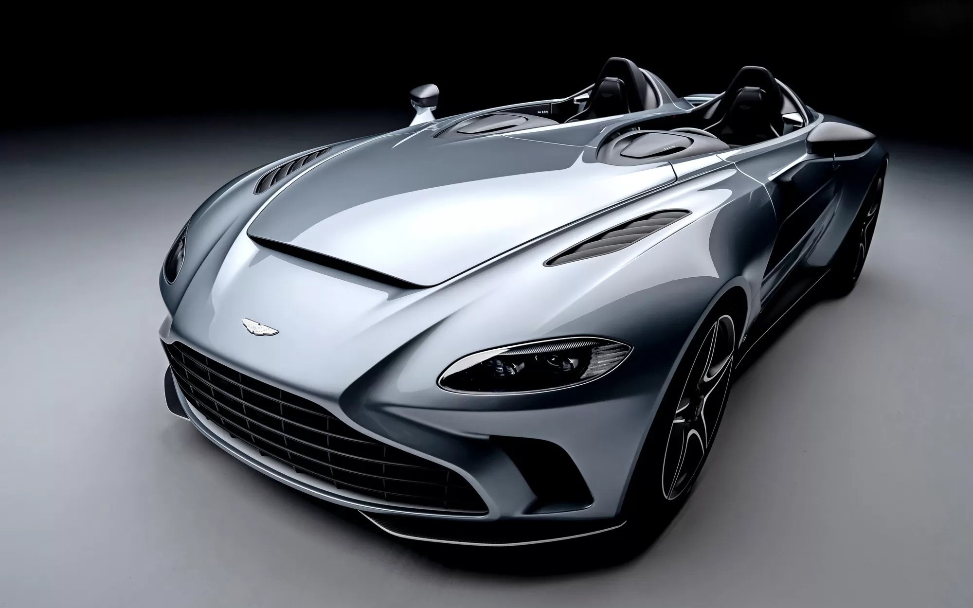 Благородство им не повредит: рисовать новые Dacia будет дизайнер Aston Martin