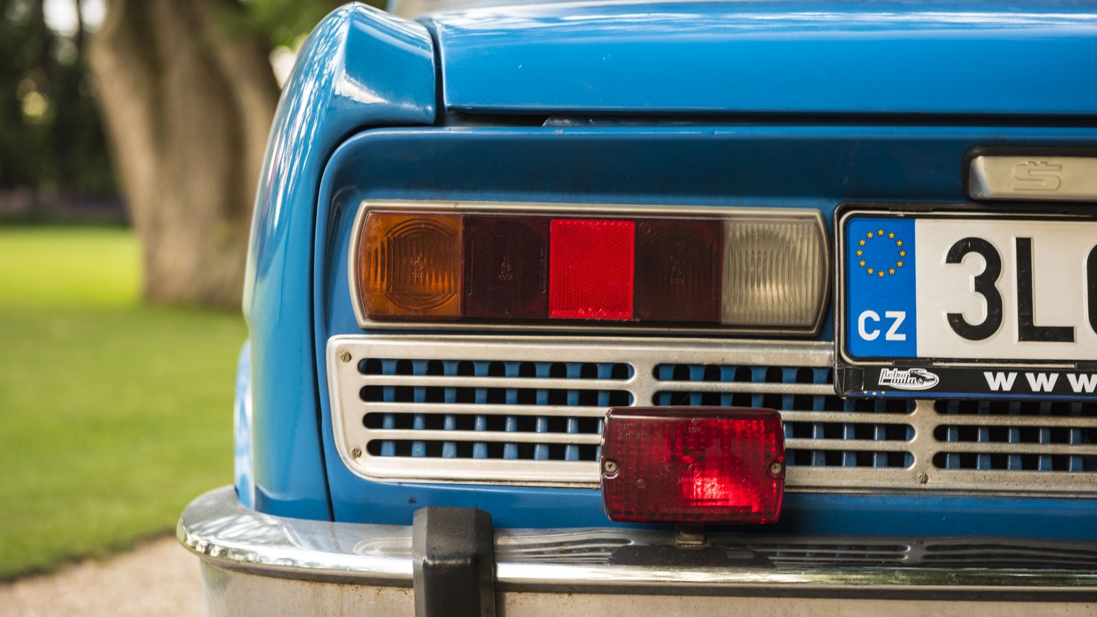 Skoda110 голубой фонари