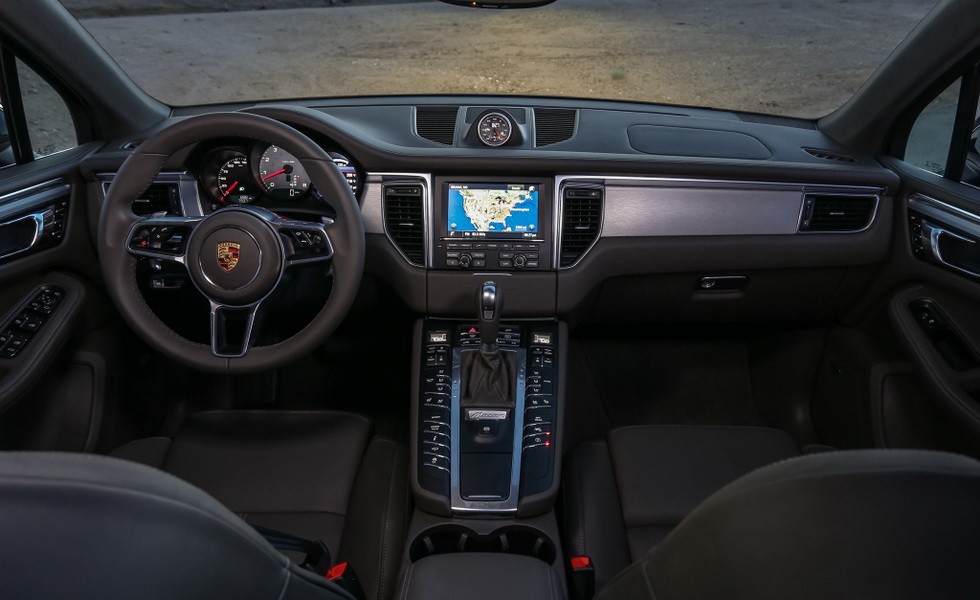 Интерьер Porsche Macan S 2017