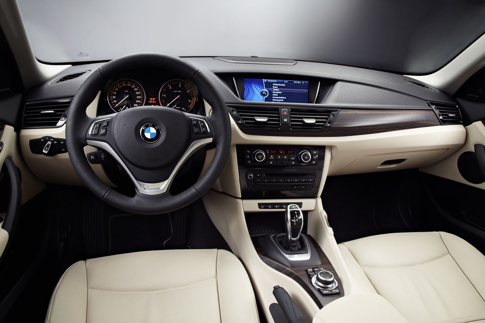Популярный задний привод и сложные моторы: стоит ли покупать BMW X1 I E84 за 1,4 миллиона