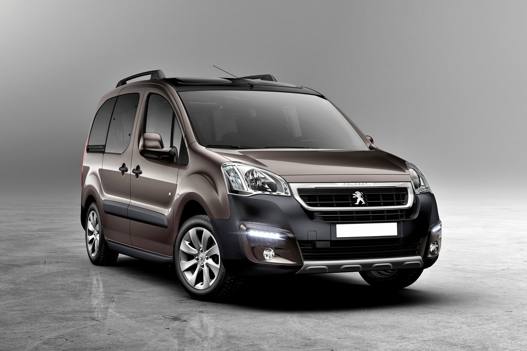 Peugeot Partner, Citroen Berlingo и Opel Combo в РФ: пассажирская версия с АКП Aisin