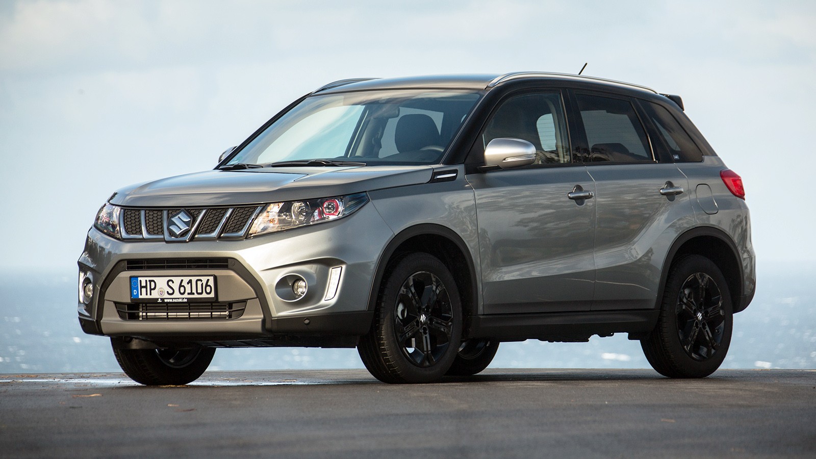 На фото: Suzuki Vitara S. Кроссовер является по своей сути продолжателем рода Гранд Витары, но, как выясняется, это будут две разные модели