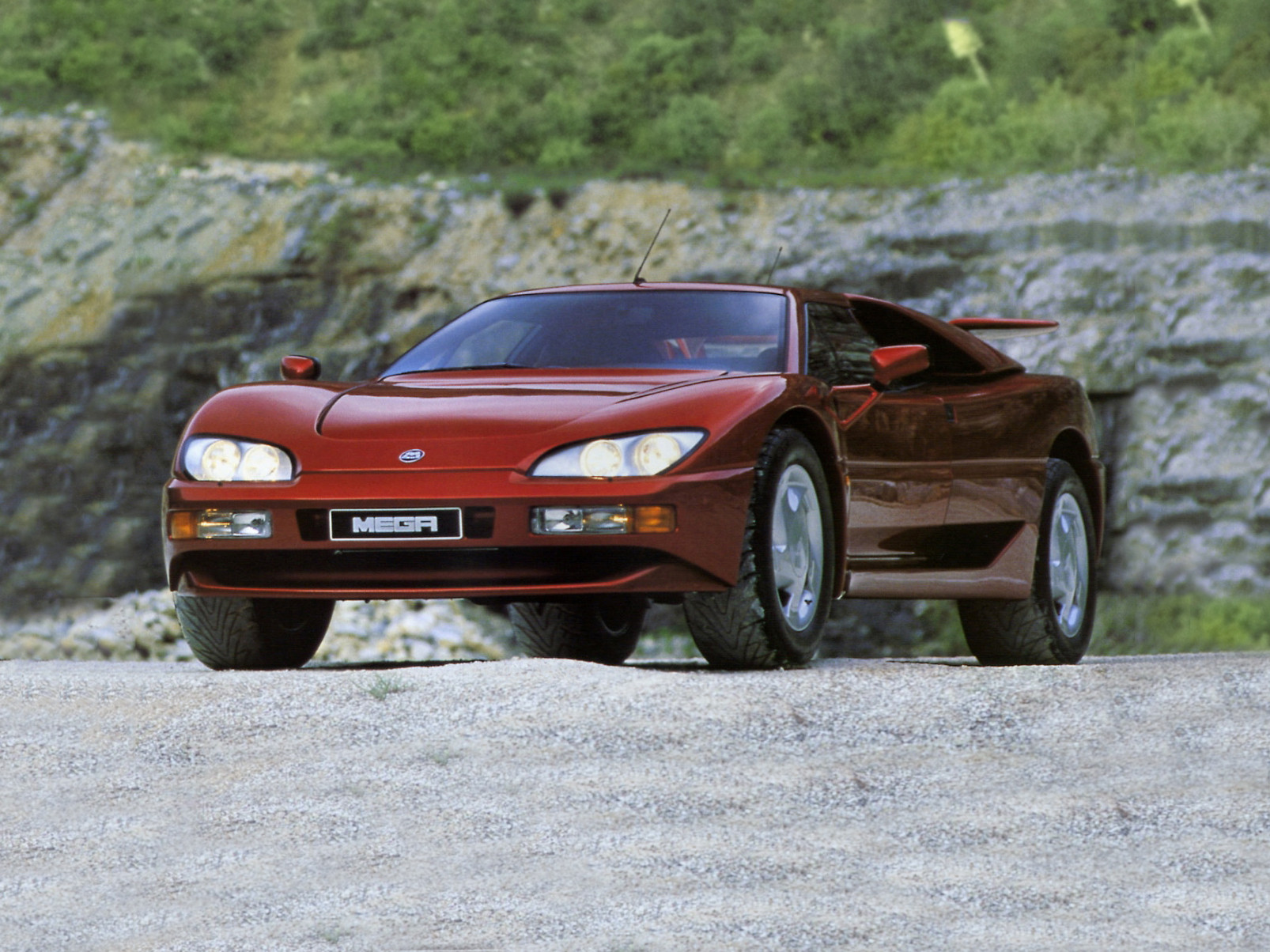 Суперкар-внедорожник и милые вуатюретки: французские производители, о которых почти не знают