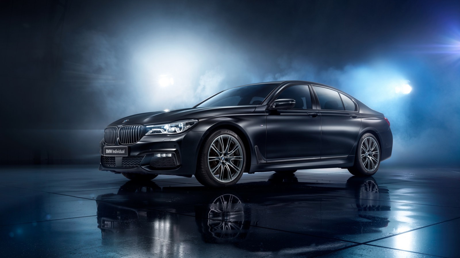 P90281599_highRes_bmw-7-series-black-i