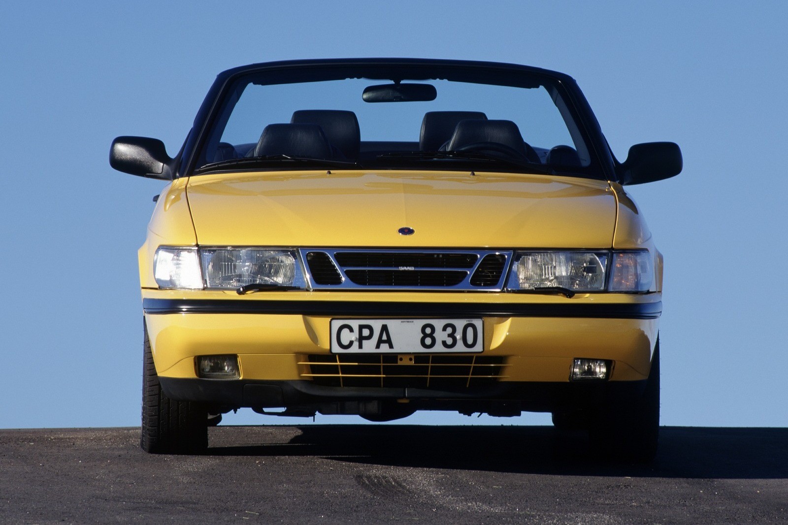 Saab 900 SE Turbo Convertible '1994–98 жёлтый спереди