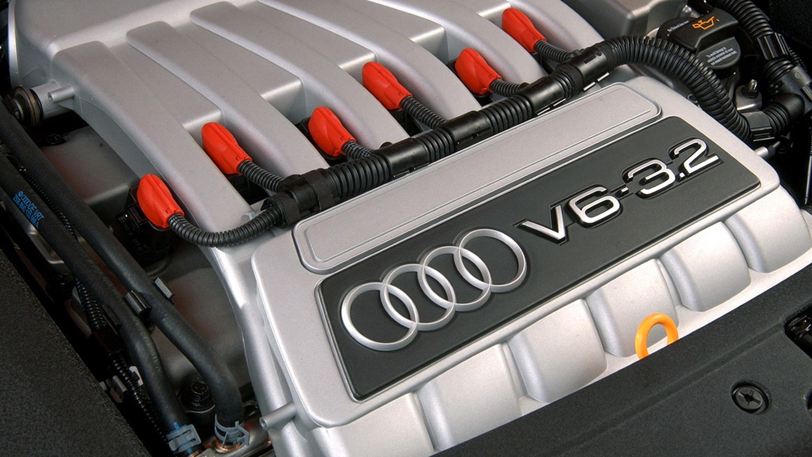 На фото: Под капотом Audi TT quattro '2003–06