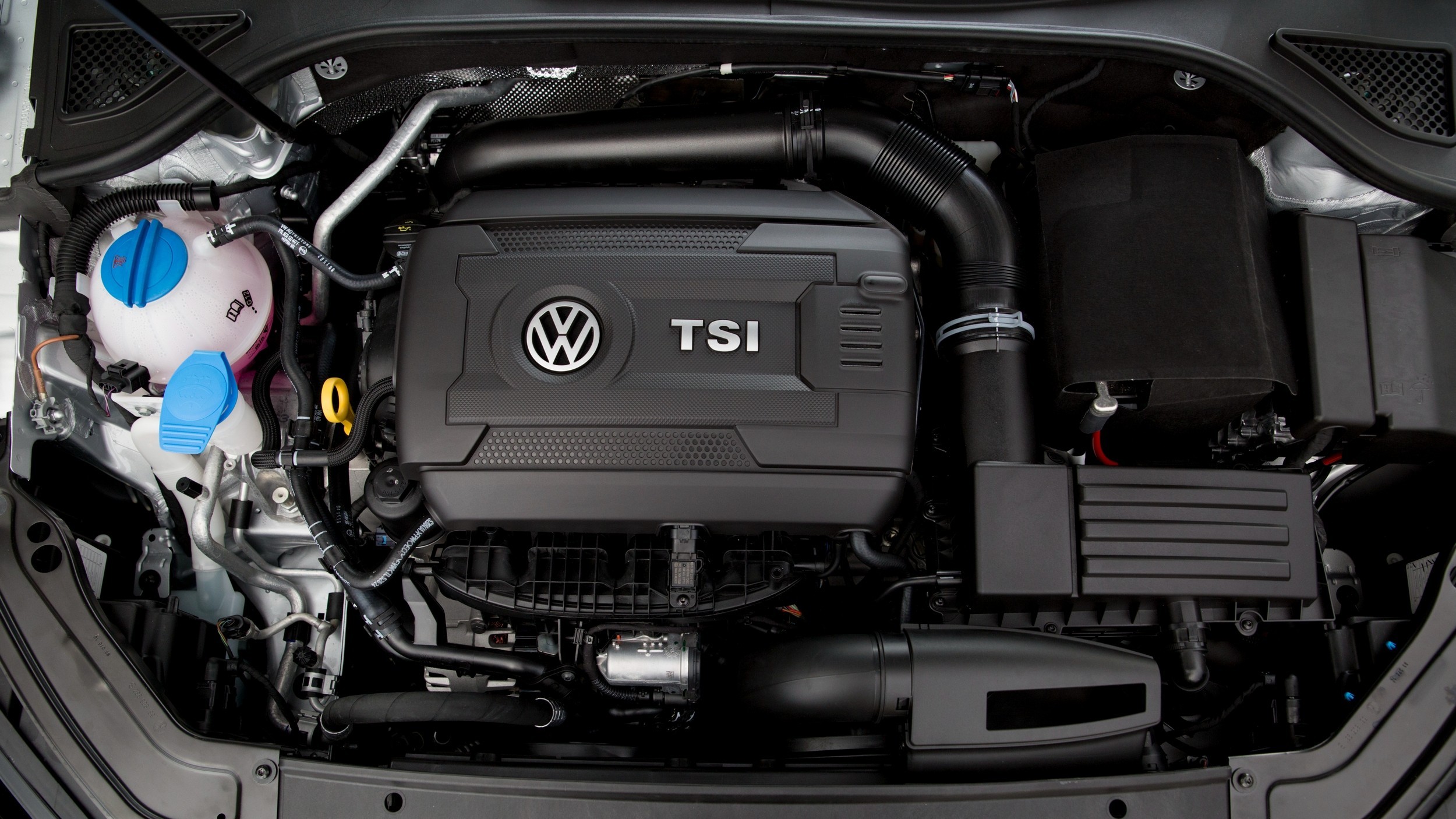 1Под капотом 2016 Volkswagen Passat TSI (NMS)