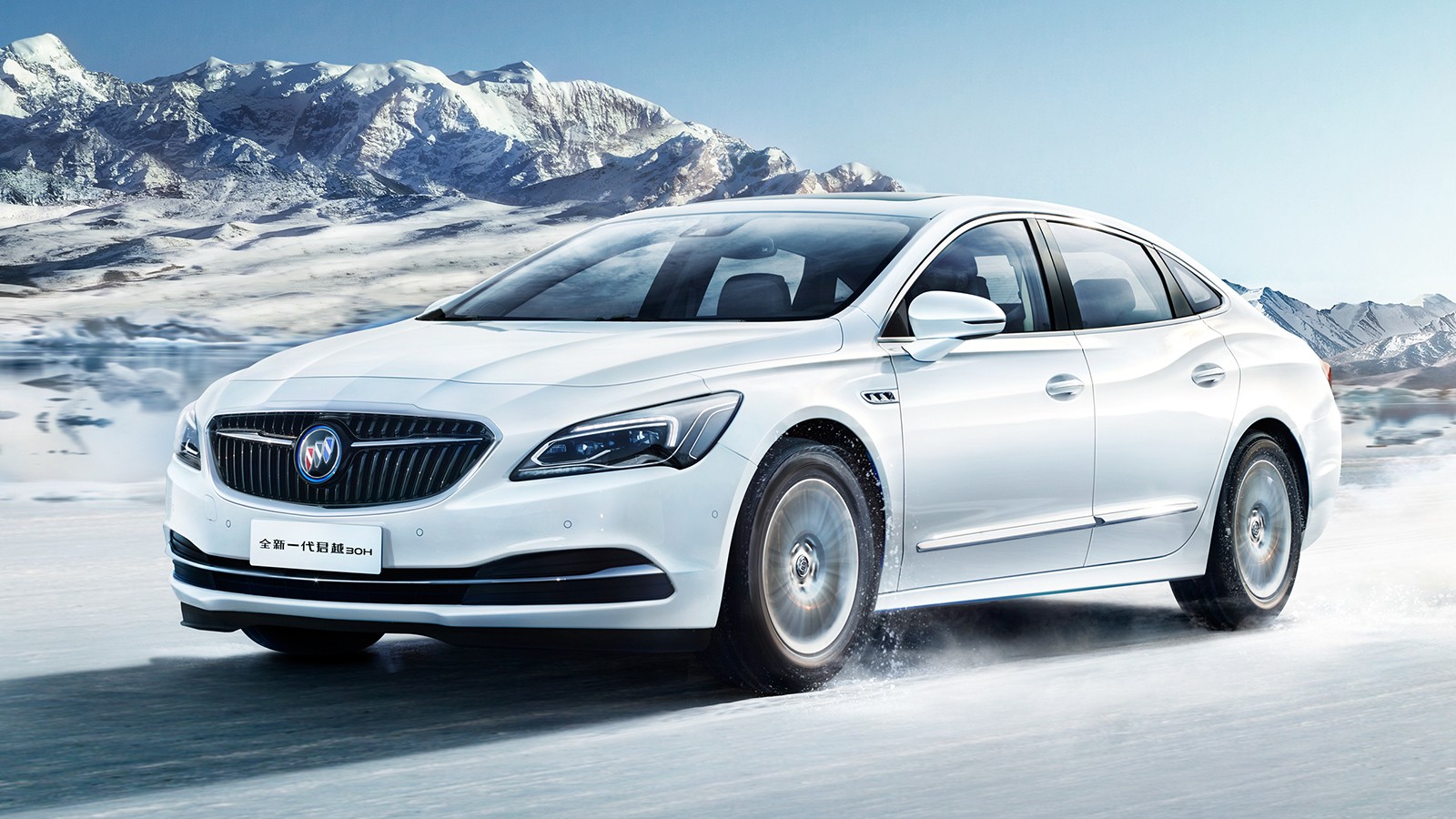 На фото: Buick LaCrosse HEV