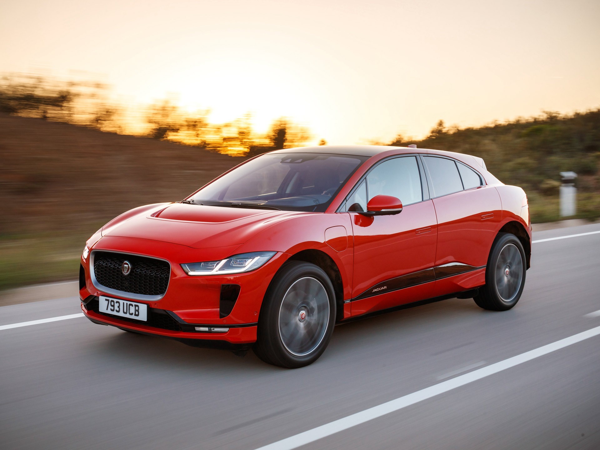 Выгодная «зелень»: Jaguar снизил российские цены на электрический кроссовер I-Pace