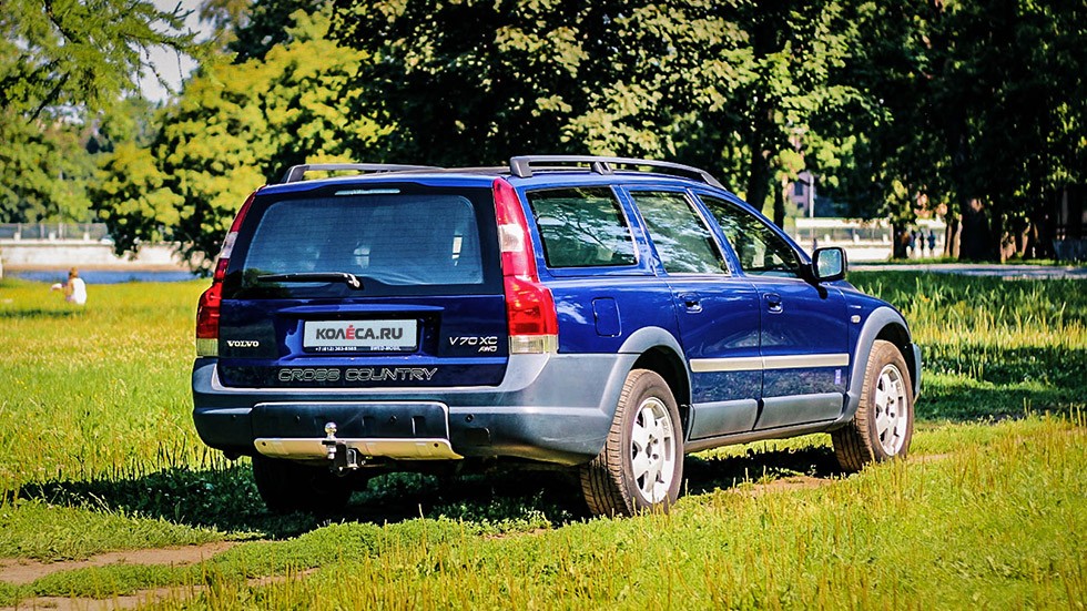 Volvo V70 XC сзади (4)
