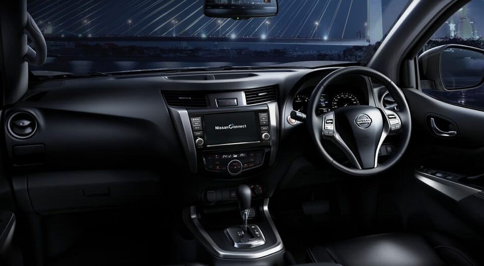 Новый пикап Nissan Navara сбросил камуфляж: в стиле Titan, пока без светодиодных «подков»