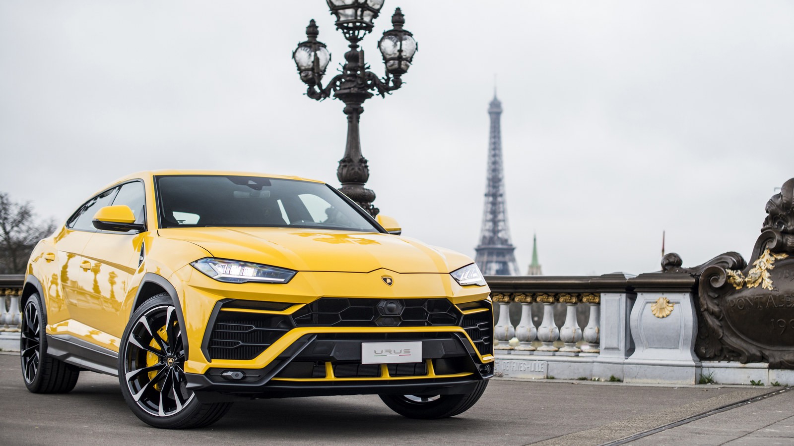 На фото: Lamborghini Urus