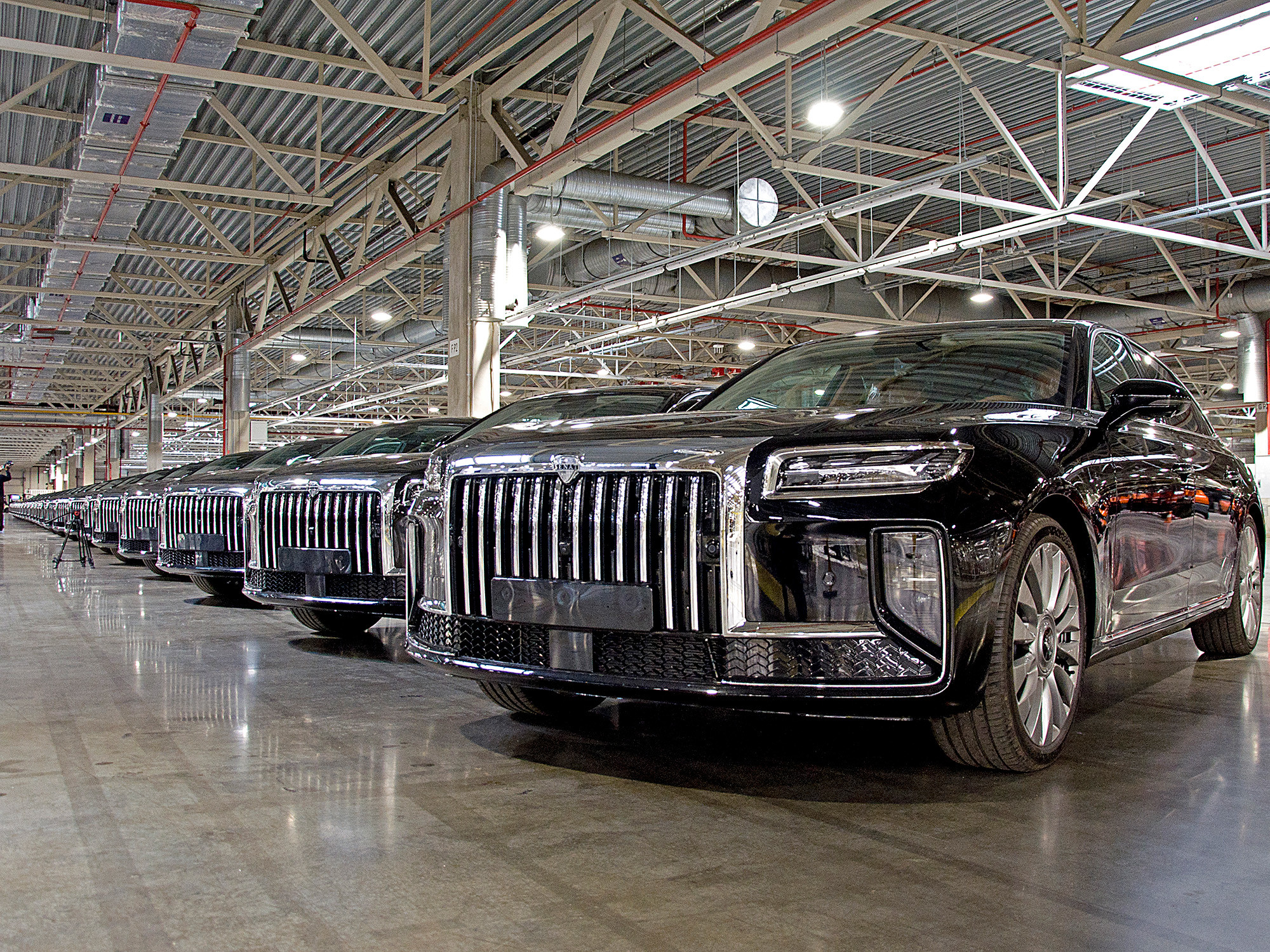 Вместо S-Class и прочих «авосек»: в России запущена линия потоковой сборки автомобилей Senat