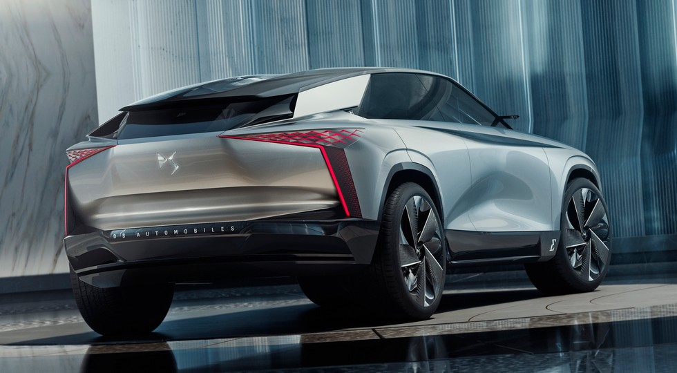 Купеобразный кроссовер DS: 680 л.с., 2,8 секунды до «сотни» и солома в салоне