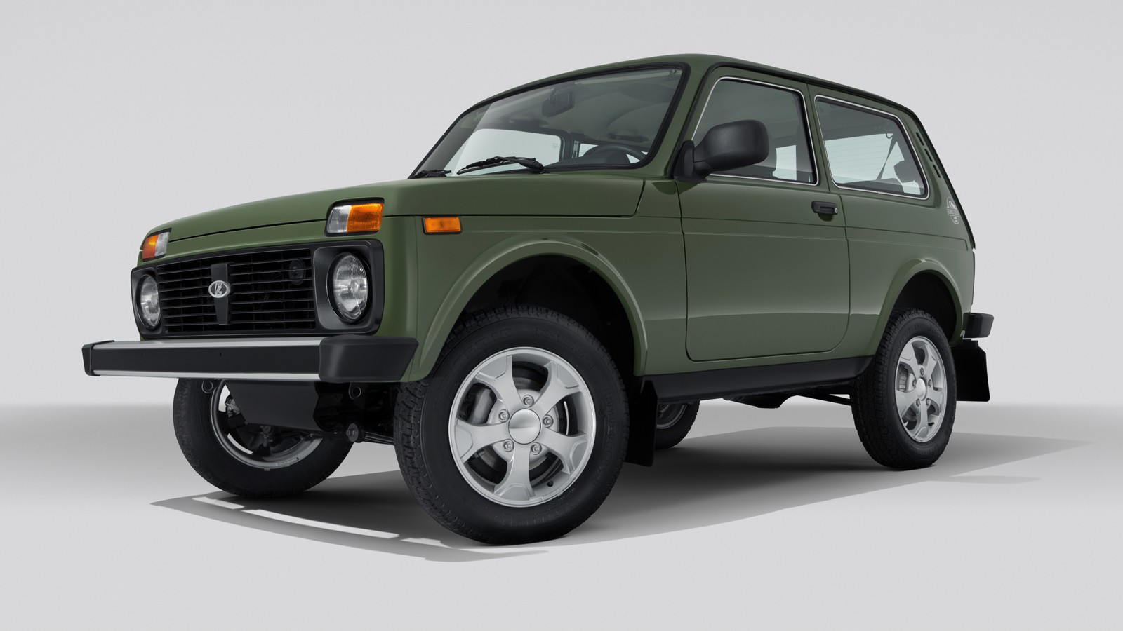 На фото: Lada 4x4