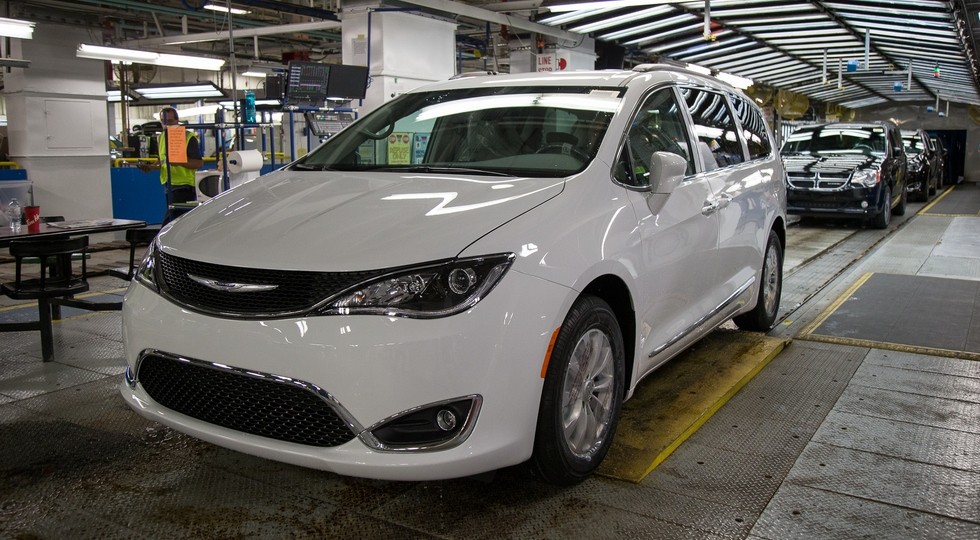 На фото: Chrysler Pacifica