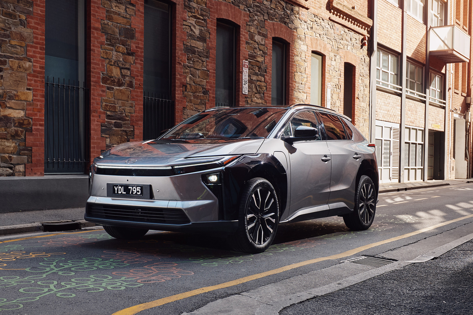 Кроссовер Toyota bZ4X подешевел на фоне слабого спроса