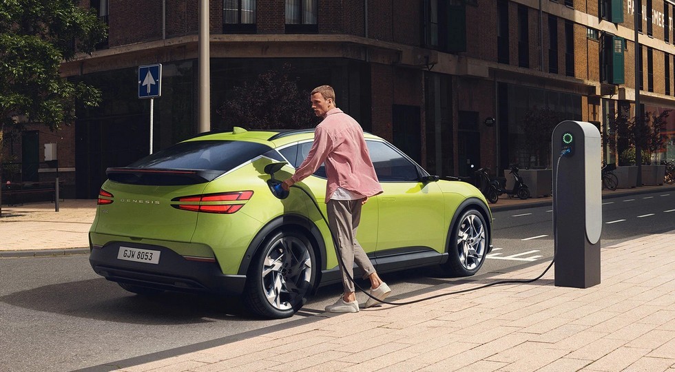 Паркетник Genesis GV60: сканеры, «хрустальный шар» и только одна батарея