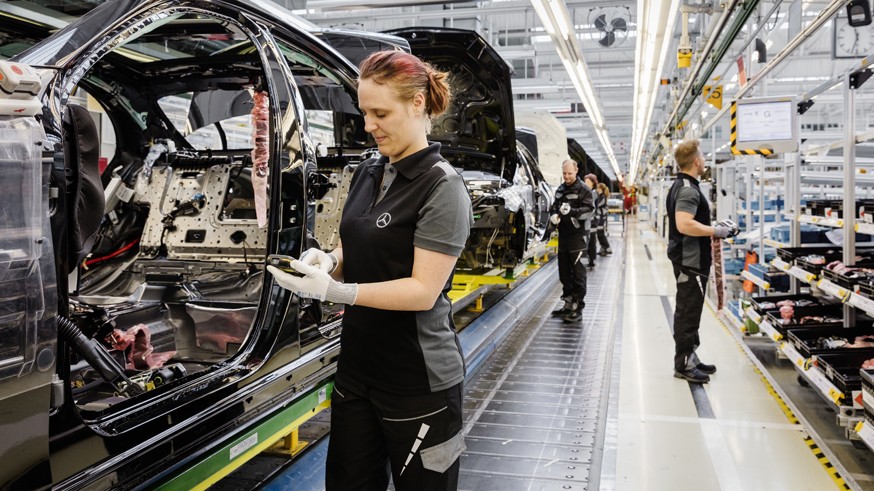 Переход на электрокары сделает компанию Daimler меньше. Сокращения пройдут в ближайшее время