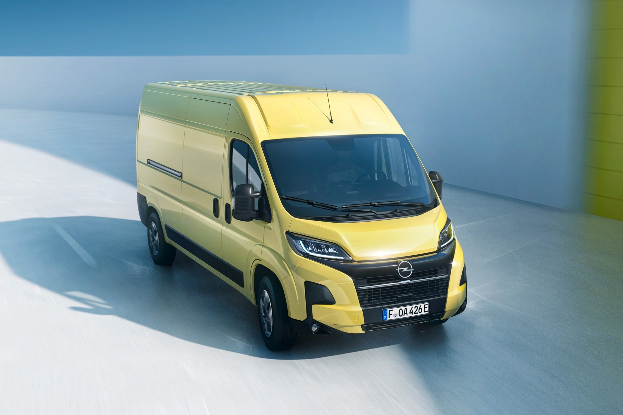 Обновлённый Opel Movano: электрическая версия теперь мощнее и дальнобойнее  конкурентов - КОЛЕСА.ру – автомобильный журнал