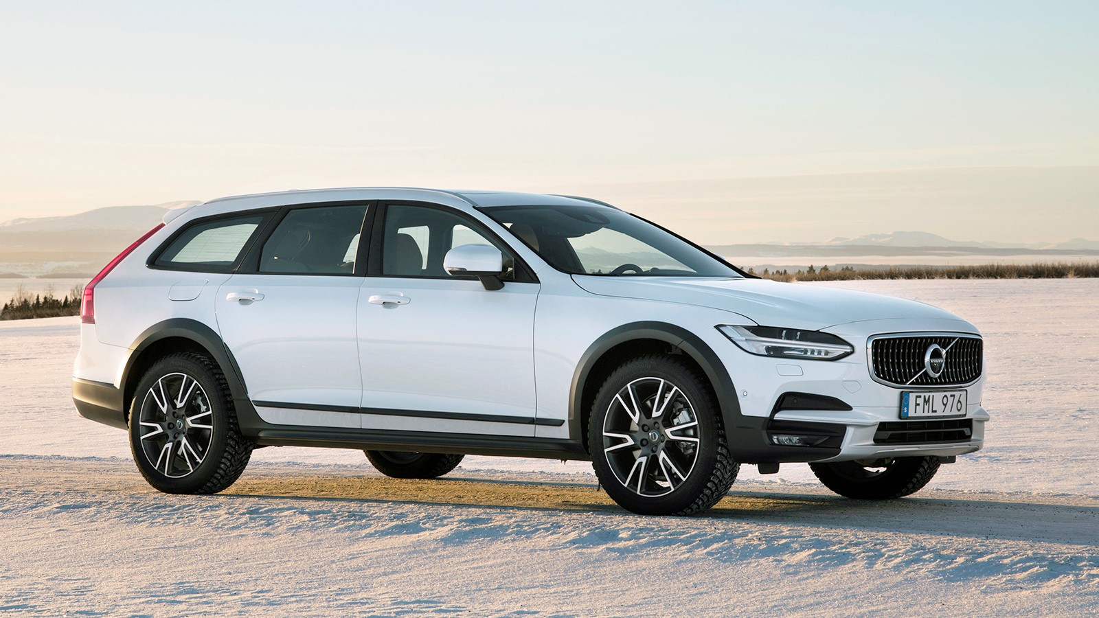 На фото: Volvo V90 Cross Country