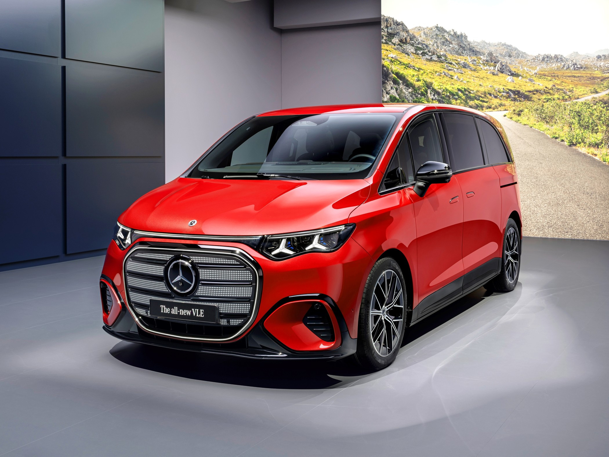 Mercedes-Benz VLE пришёл на смену минивэну V-класса: тяжёлый электролюкс для богатых