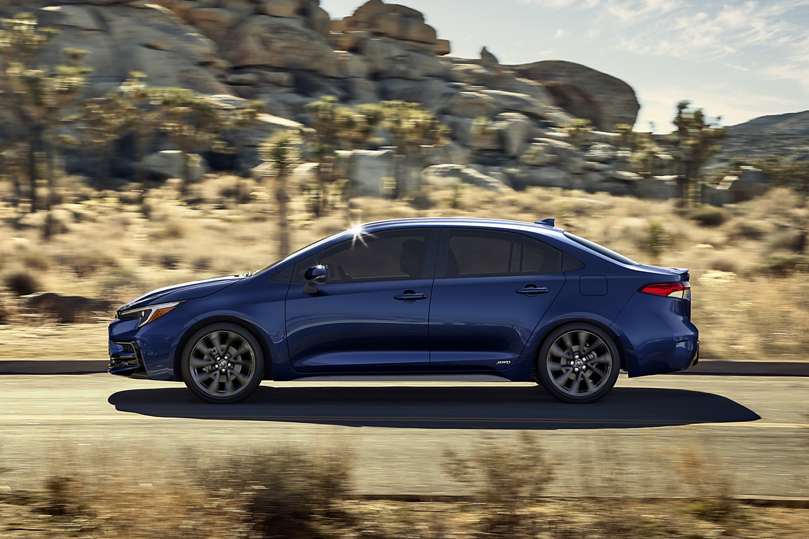 Toyota наладит производство гибридного седана Corolla в США