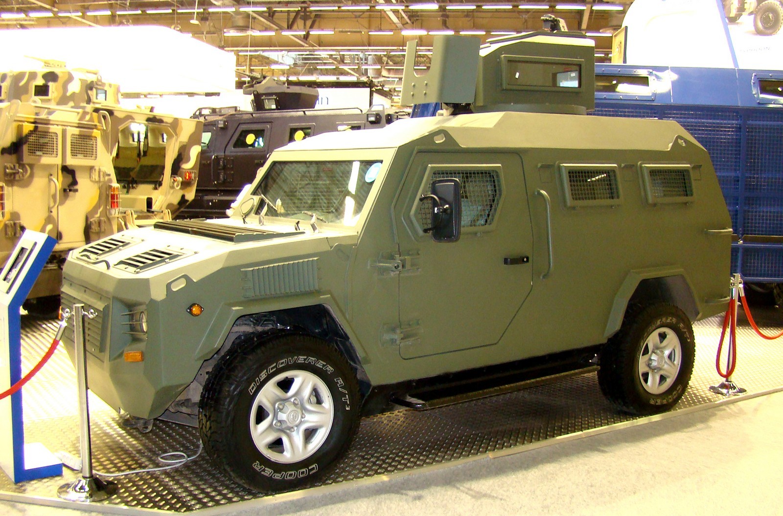 Компактная бронемашина Streit Cobra LAMV c 3-дверным корпусом