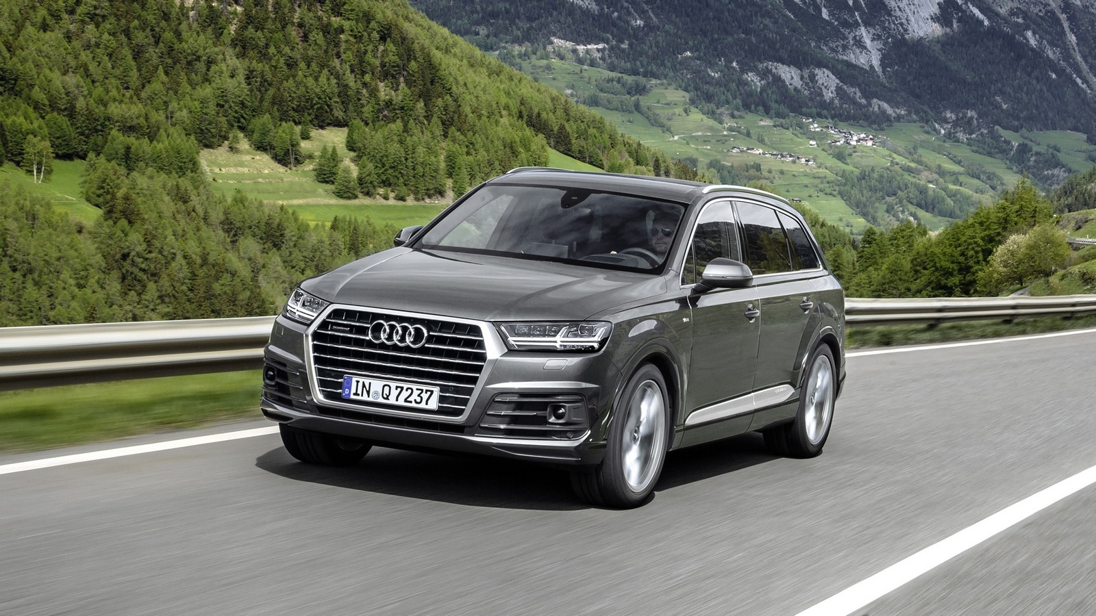 На фото: Audi Q7 '2015–н.в.