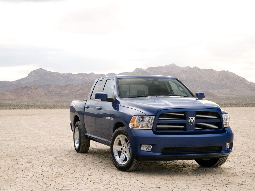 На фото: актуальный Dodge Ram 1500 Sport Crew Cab