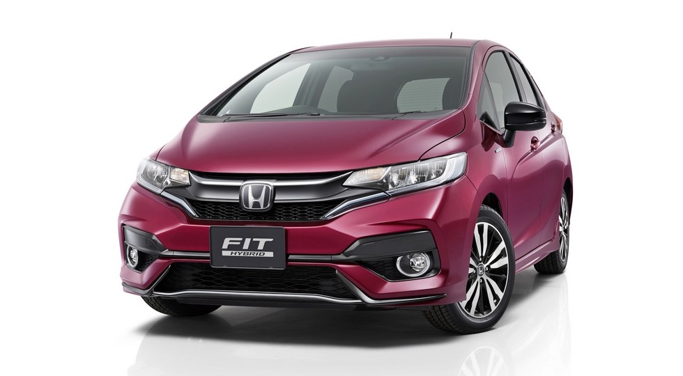 На фото: обновленный гибридный Honda Fit для Японии. На домашний рынок модель выйдет в июне 2017 года