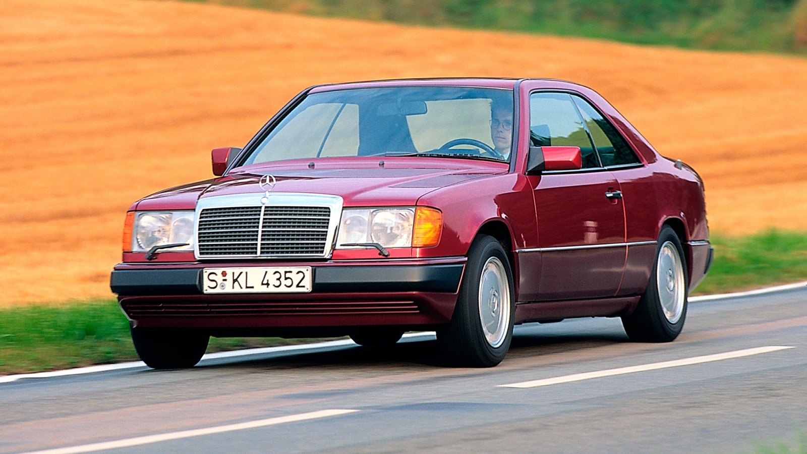 На фото: Mercedes-Benz 300 СE-24 (C124) '1989–1992