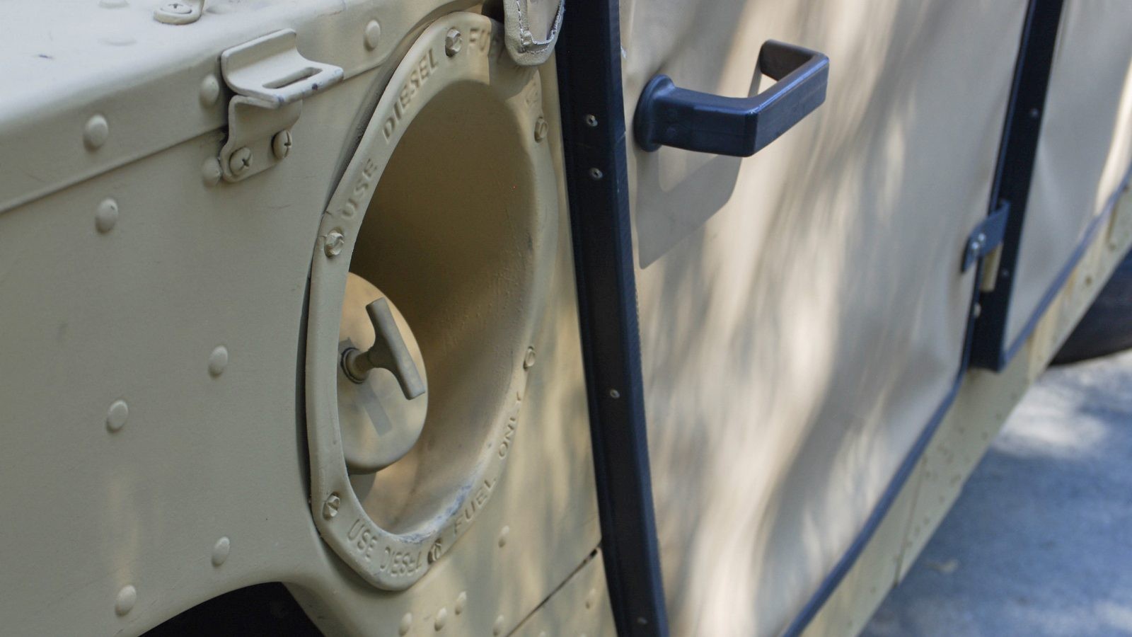Hummer AM General HMMWV M998 (7)