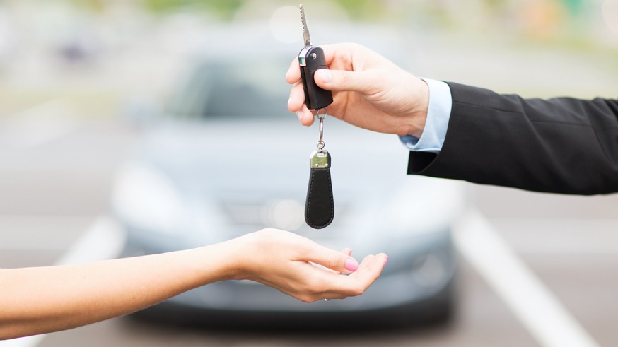 customer and salesman with car key