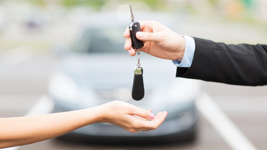 customer and salesman with car key